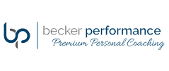Logo für becker performance Premium Personal Coaching mit stilisierten blauen und grauen bp-Initialen auf der linken Seite und dem Firmennamen in moderner Schrift auf der rechten Seite.