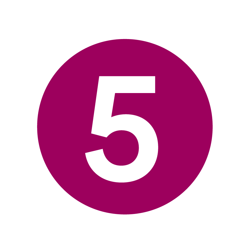 Eine fette weiße Zahl 5 in der Mitte eines magentafarbenen Kreises, der sich vor einem schlichten weißen Hintergrund befindet.