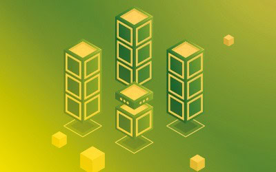 Isometrische Illustration von vier hohen würfelförmigen Strukturen und drei kleineren schwebenden Würfeln auf einem grünen und gelben Hintergrund mit Farbverlauf, die ein digitales oder Blockchain-Konzept darstellen.