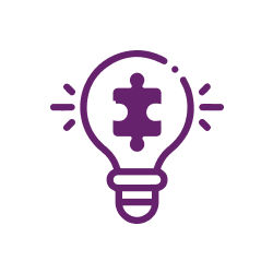 Ein violetter Umriss einer Glühbirne mit einem Puzzleteil darin, das kreative Domain-Lösungen oder innovative Problemlösungen beim Hosting symbolisiert, auf einem weißen kreisförmigen Hintergrund.