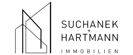 Minimalistische schwarze Strichgrafik mit geometrischen Gebäudeformen auf der linken Seite, mit dem Text Suchanek + Hartmann Immobilien in Großbuchstaben auf der rechten Seite, alles auf einem hellen Hintergrund - ideal für Wordpress Wartung Profis.