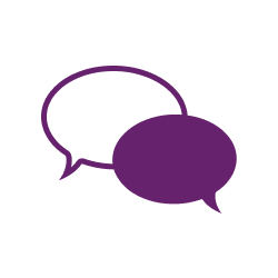 Zwei sich überlappende Sprechblasen, eine lila umrandet und die andere lila gefüllt, auf weißem, kreisförmigem Hintergrund - perfekt für die Darstellung von Gesprächen über Hosting oder Domains.