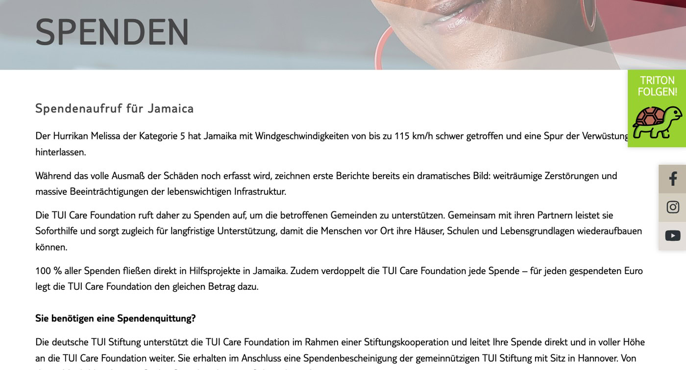 Ein deutschsprachiger Spendenaufruf zeigt die Überschrift SPENDEN mit einem Text über die Spendenaktion der TUI Care Foundation für Jamaika nach dem Hurrikan Melissa, daneben eine lächelnde Person und rechts einen grünen Triton Folgen!.